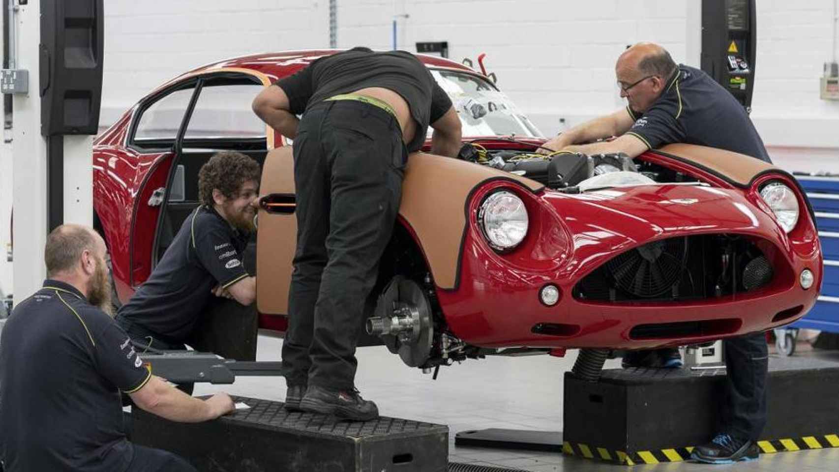 Proceso de fabricación del Aston Martin DB4 GT Zagato Continuation