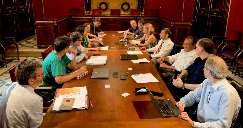 Joan Canadell (4to derecha) encabeza la primera reunión del comité ejecutivo de la Cámara de Comercio de Barcelona / CG