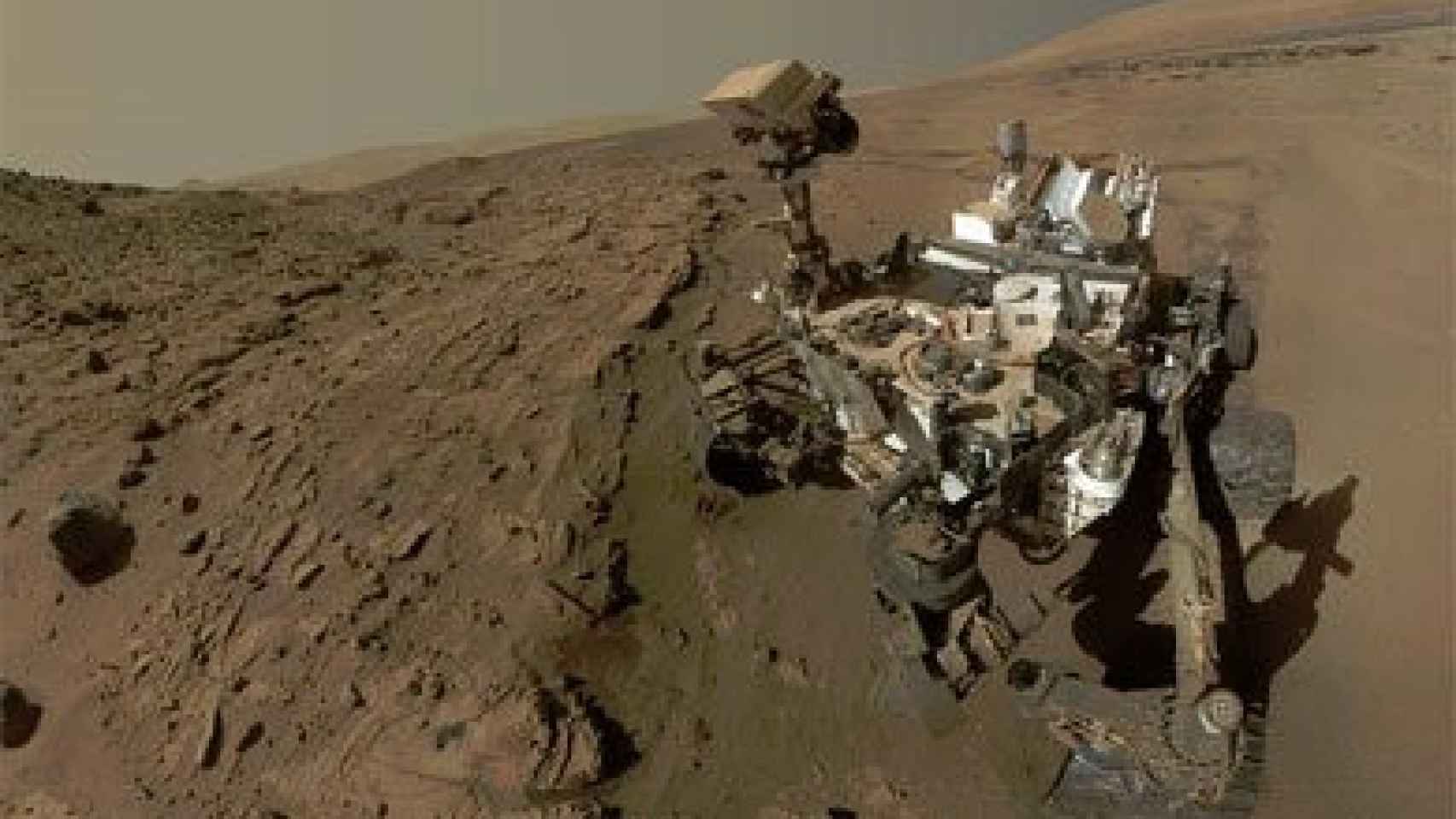 Selfie de Curiosity para celebrar su primer año marciano en el planeta rojo.