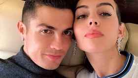 Cristiano Ronaldo y Georgina Rodríguez derrochan amor en su jet privado