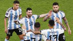 Los jugadores de Argentina celebran la sufrida victoria contra México / EFE