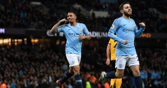 Gabriel Jesus y Bernardo Silva, celebrando un gol con el Manchester City / EFE