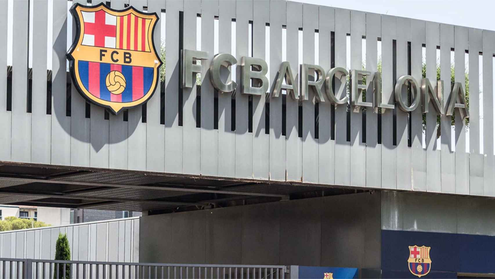 Imagen de la entrada del parking del Camp Nou, donde llegan informes de mensajeros / REDES