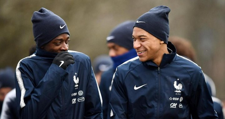 Mbappé y Dembelé en un entrenamiento con la selección francesa / EFE
