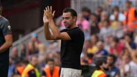 Xavi Hernández, aplaude el trabajo de sus jugadores, durante la victoria del Barça contra el Elche / CULEMANÍA