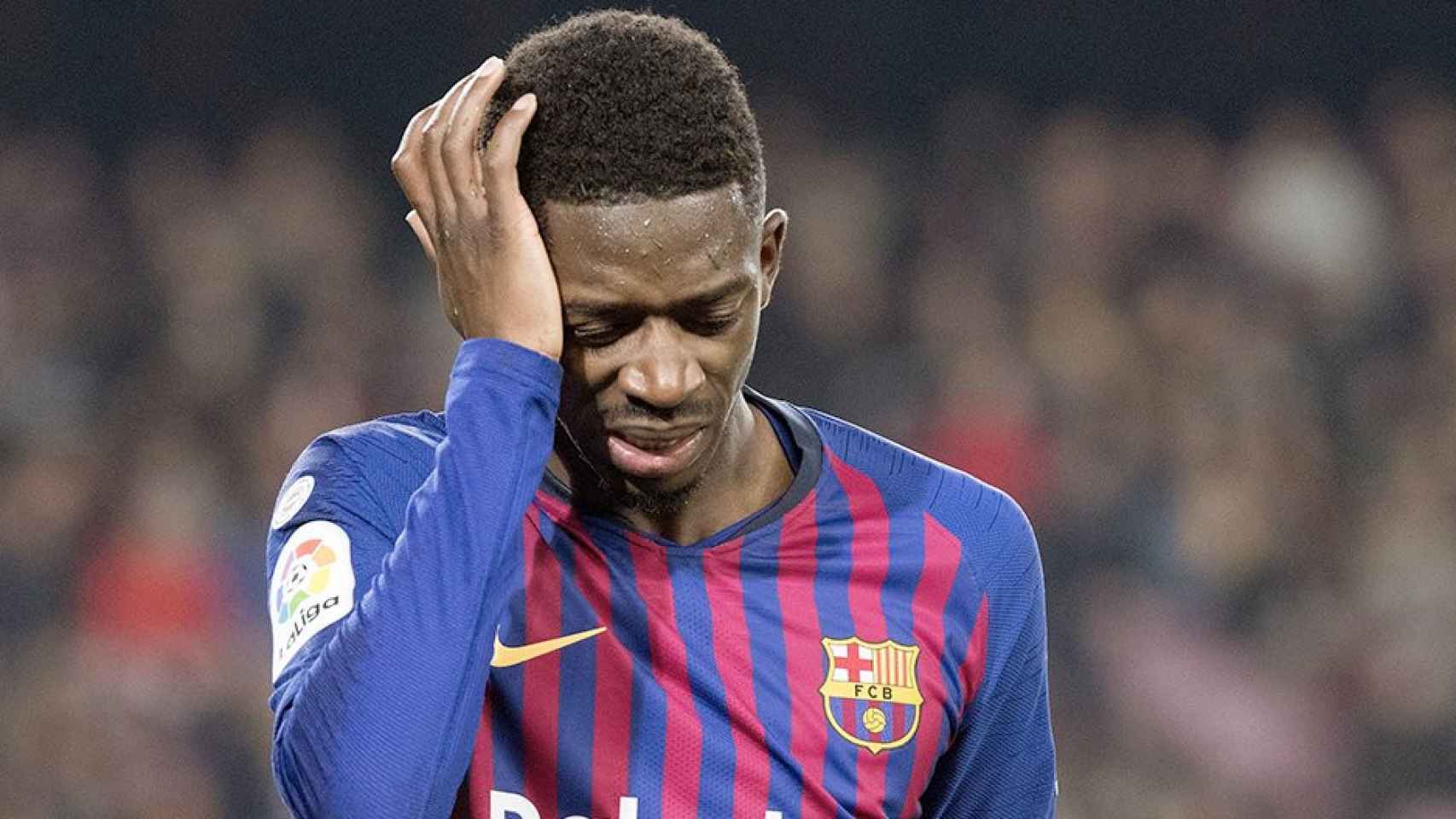 El delantero francés del FC Barcelona Ousmane Dembélé se retira lesionado ante el Leganés / EFE