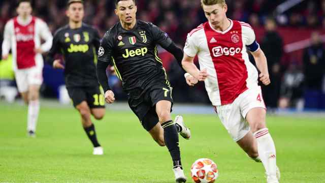 Cristiano Ronaldo y Matthijs de Ligt en el Ajax-Juventus / EFE
