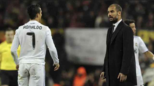 Una foto de Cristiano Ronaldo y Pep Guardiola durante un clásico, posibles rivales de Messi en la final de la Champions / EFE