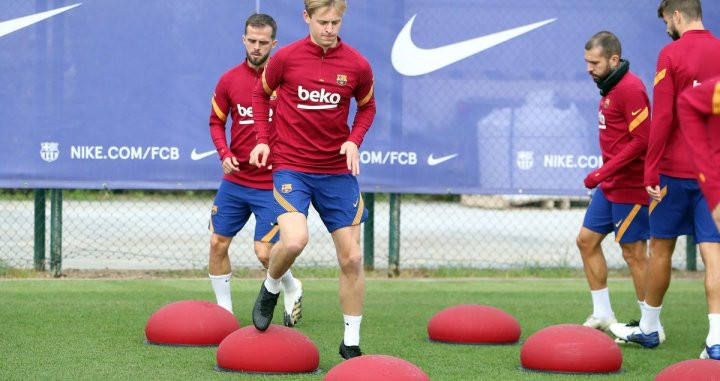 Frenkie de Jong en el entrenamiento del Barça / FCB