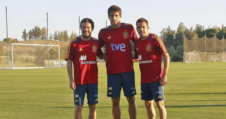 Imagen de archivo de Juan Mata y Jordi Alba junto con Javi Martínez en la selección española