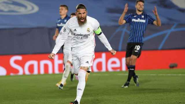 Sergio Ramos celebra su gol contra el Atalanta / EFE