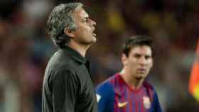 Una foto de José Mourinho durante un partido contra el Barça / EFE