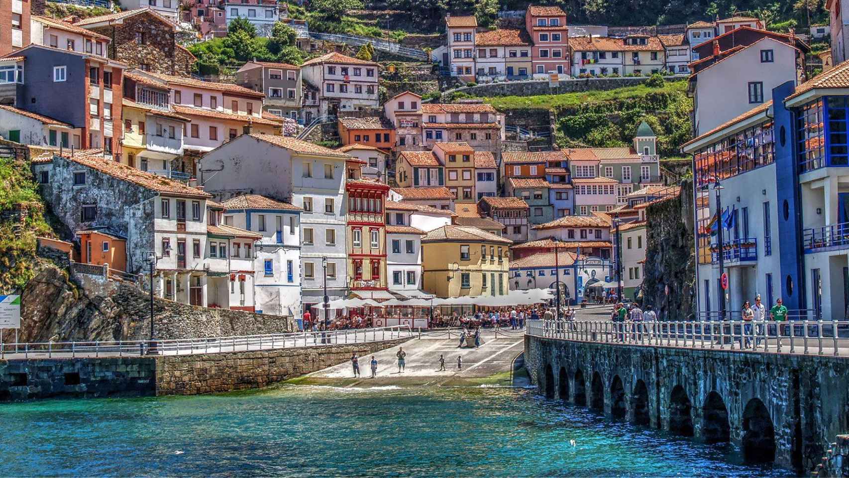 Cudillero, el pueblo más bonito de Asturias, visto desde el mar / AGENCIAS