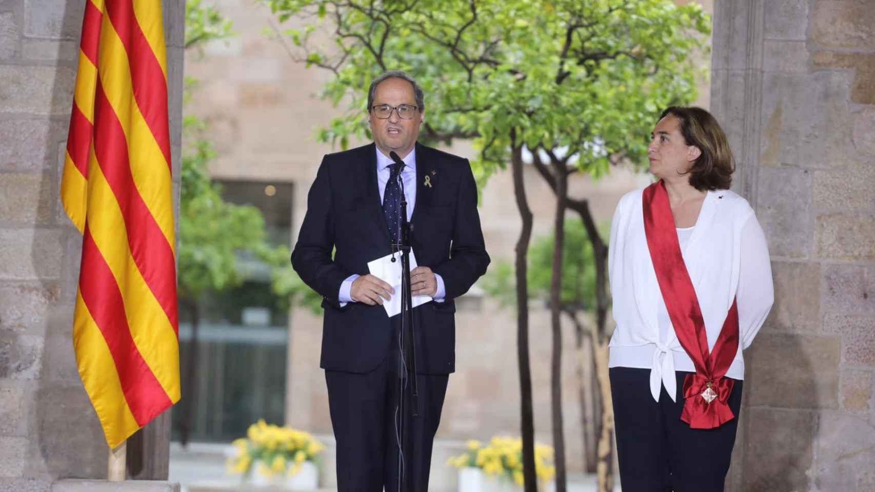 El presidente de la Generalitat, Quim Torra, junto a la alcaldesa de Barcelona, Ada Colau / GOVERN