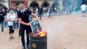 Los CDR queman fotos del Rey en Vic / TWITTER