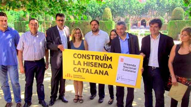 Oriol Junqueras, junto a otros dirigentes de ERC, en un acto en favor de la hacienda catalana / EP