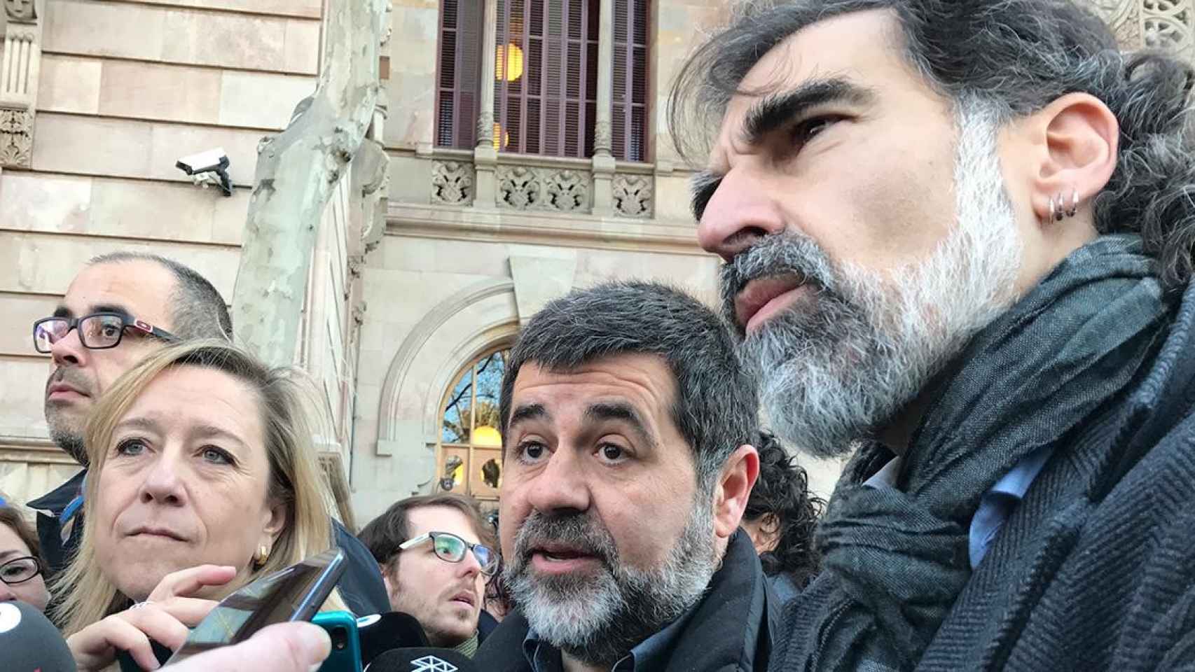 Jordi Sànchez (c) y Jordi Cuixart (d) en la manifestación por el juicio al 9N / EP