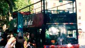 Imagen del ataque a un bus turístico en Barcelona que dejó ocho turistas heridos / CG