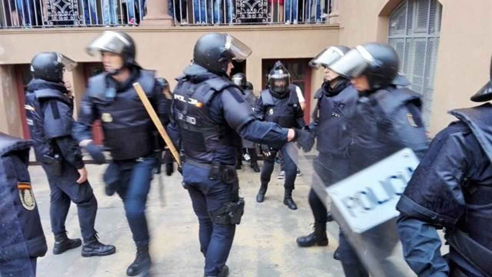 Imagen de la actuación policial en Lleida el 1-O / EUROPA PRESS