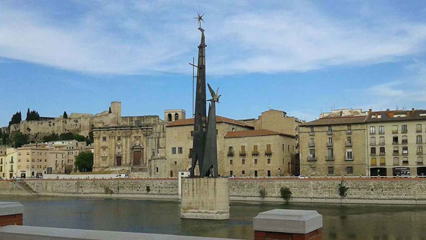 Monumento de la Batalla del Ebro en Tortosa (Tarragona)