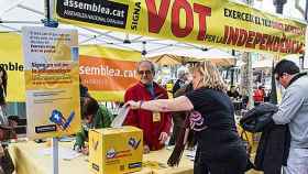 Punto de recogida de firmas de la ANC en defensa de la secesión de Cataluña