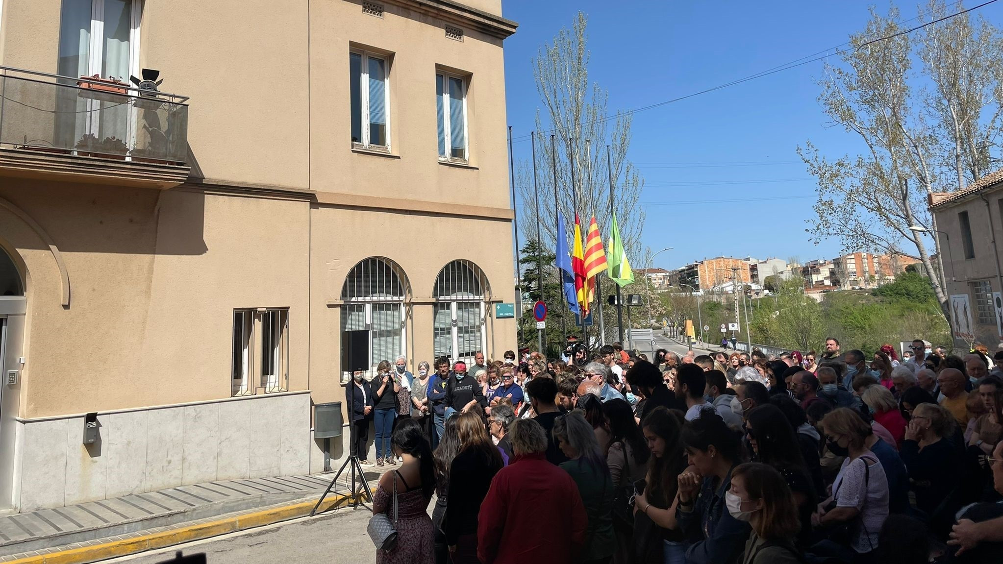 Concentración en la plaza del Castell de Vilanova del Camí (Barcelona) para condenar el presunto asesinato de una vecina a manos de su pareja / EUROPA PRESS