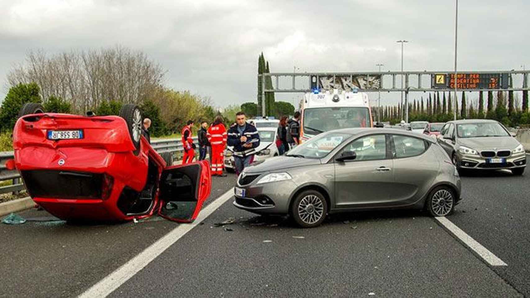 Un conductor bebido y drogado causa dos accidentes con minutos de diferencia en Barcelona