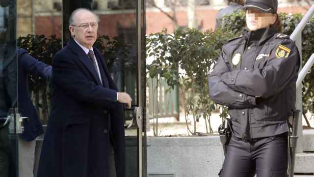 El expresidente de Caja Madrid y Bankia, Rodrigo Rato, a la salida de la vista de medidas cautelares en la Audiencia Nacional / EFE