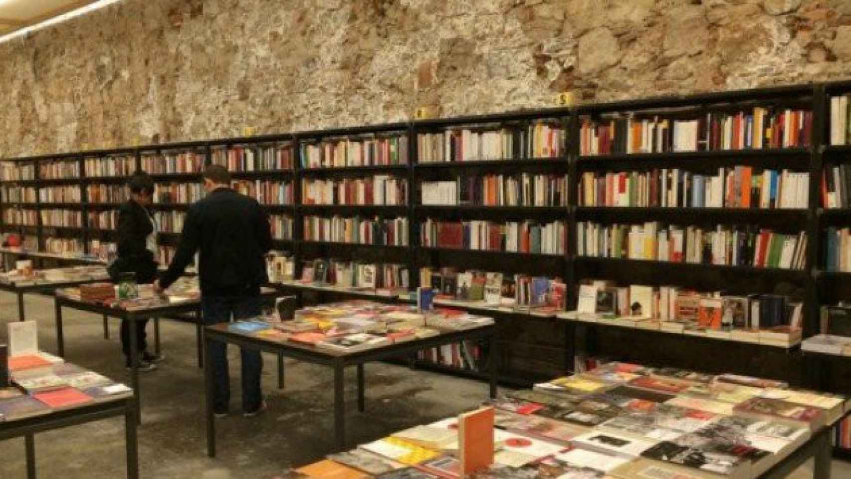 Interior de la librería La Calders, en Sant Antoni, que ha rehusado colaborar con Airbnb / CG