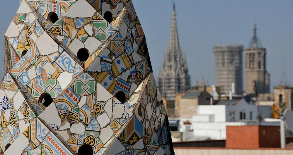 Los edificios diseñados por el arquitecto modernista Antonio Gaudí son uno de los principales atractivos turísticos de Barcelona. En la imagen, una chimenea del Palau Güell / MONTSERRAT BALDOMÀ - DIPUTACIÓN DE BARCELONA