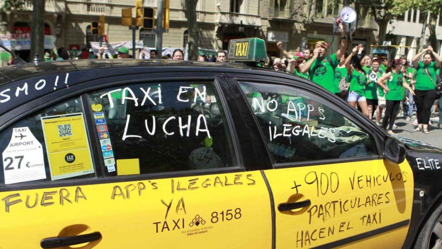 Foto de archivo de un taxi de Barcelona en huelga contra las VTC / EFE
