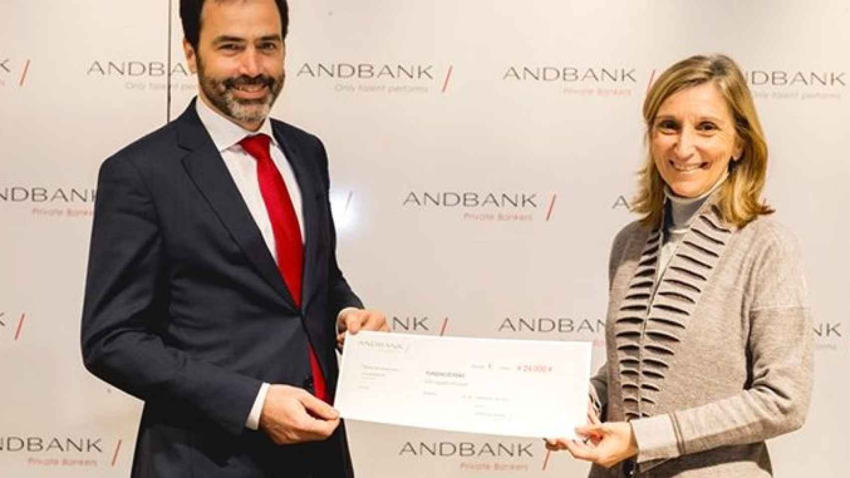 La directora de la Fundació Pero, Piru Cabtarell (d), y el director del Global Operations de la gestora de Andbank Asset Management, Pedro Pueyo (i) / ANDBANK