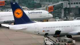 Aviones de Lufthansa, que se quedará parte de Air Berlin, en un aeropuerto alemán / EFE