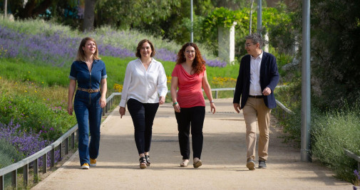 Ada Colau, con los tenientes de alcaldía Janet Sanz, Laura Pérez y Jordi Martí, este jueves en Barcelona / EUROPA PRESS