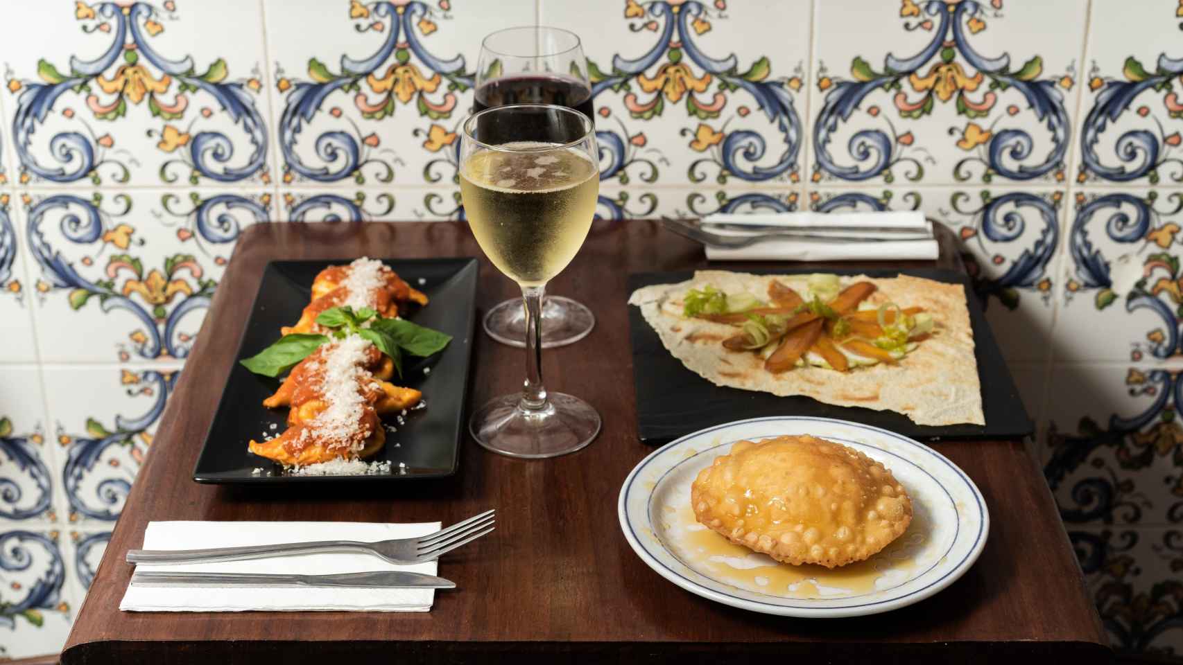 Platos regionales sardos del restaurante Can Sardi de Barcelona, uno de los cuatro establecimientos seleccionados para potenciar la alta cocina regional de Italia / ALEX FROLOFF