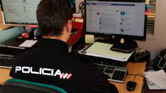 La policía investigando un caso de spam y phishing / POLICÍA NACIONAL