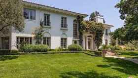 La fachada de la mansión que Angelina Jolie quiere comprar en Los Ángeles / CG