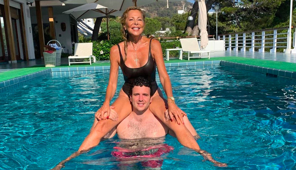 Ana Obregón y su hijo Aless Lequio en la piscina de la casa familiar en Mallorca / INSTAGRAM