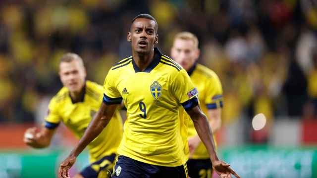 Isak celebra su gol ante España / EFE