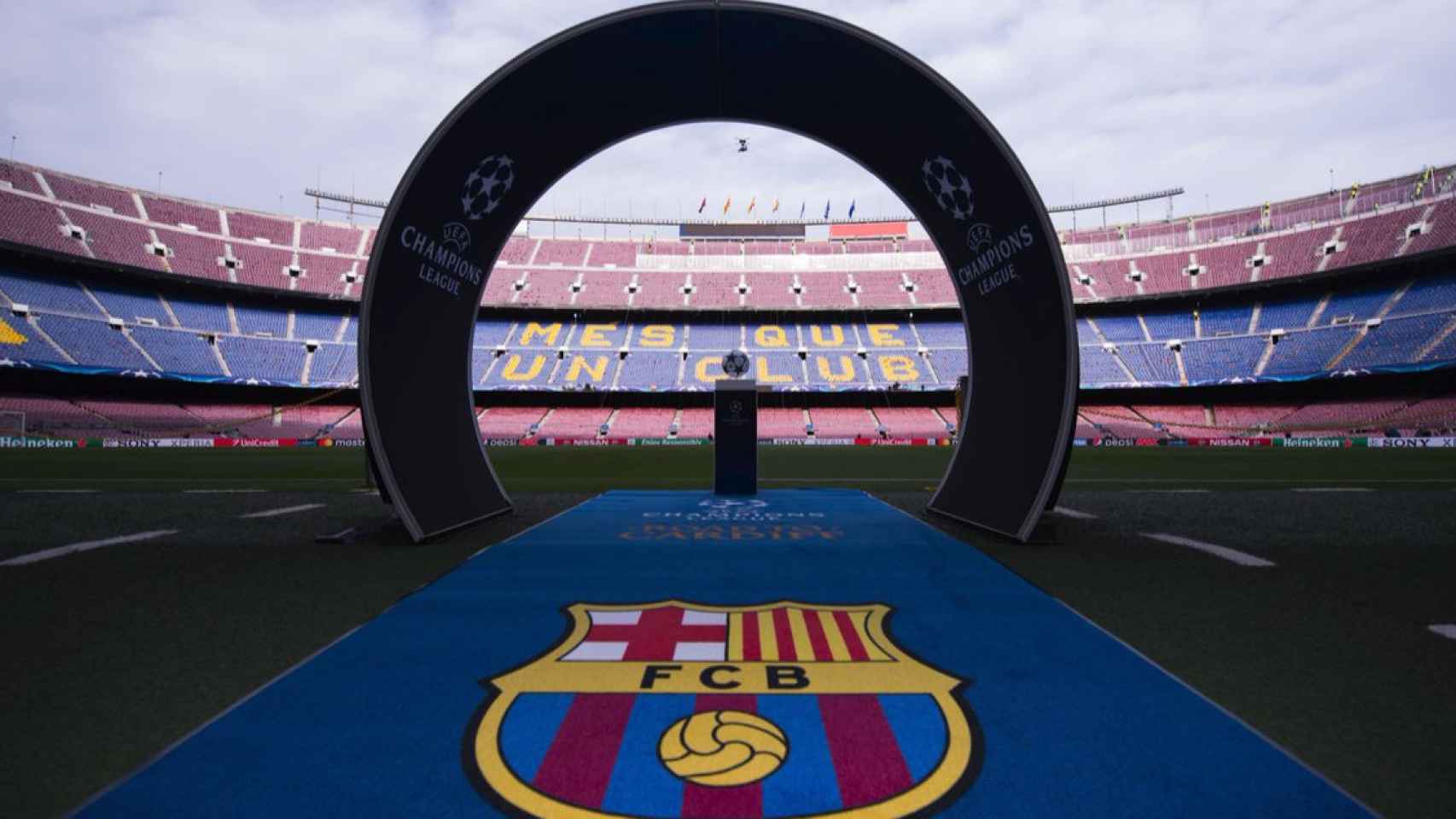 El Camp Nou preparado para un partido de Champions League, en una foto de archivo / FCB