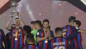 Los jugadores del Barça, eufóricos tras ganar la Supercopa de España / EFE