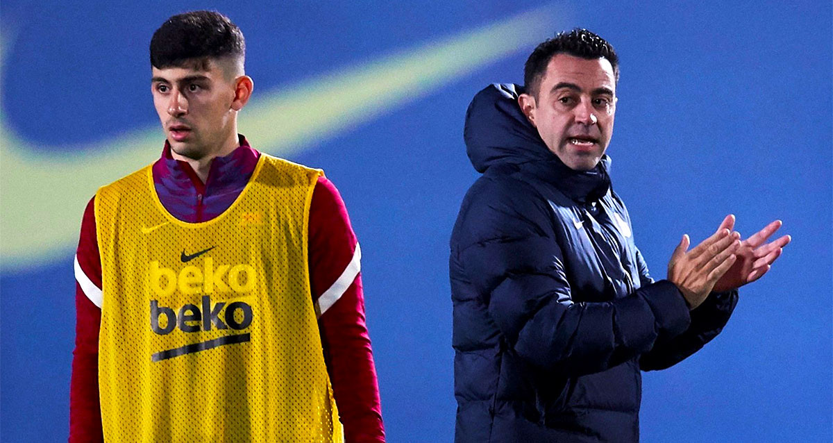 Yusuff Demir junto a Xavi Hernández en un entrenamiento del Barça / FCB