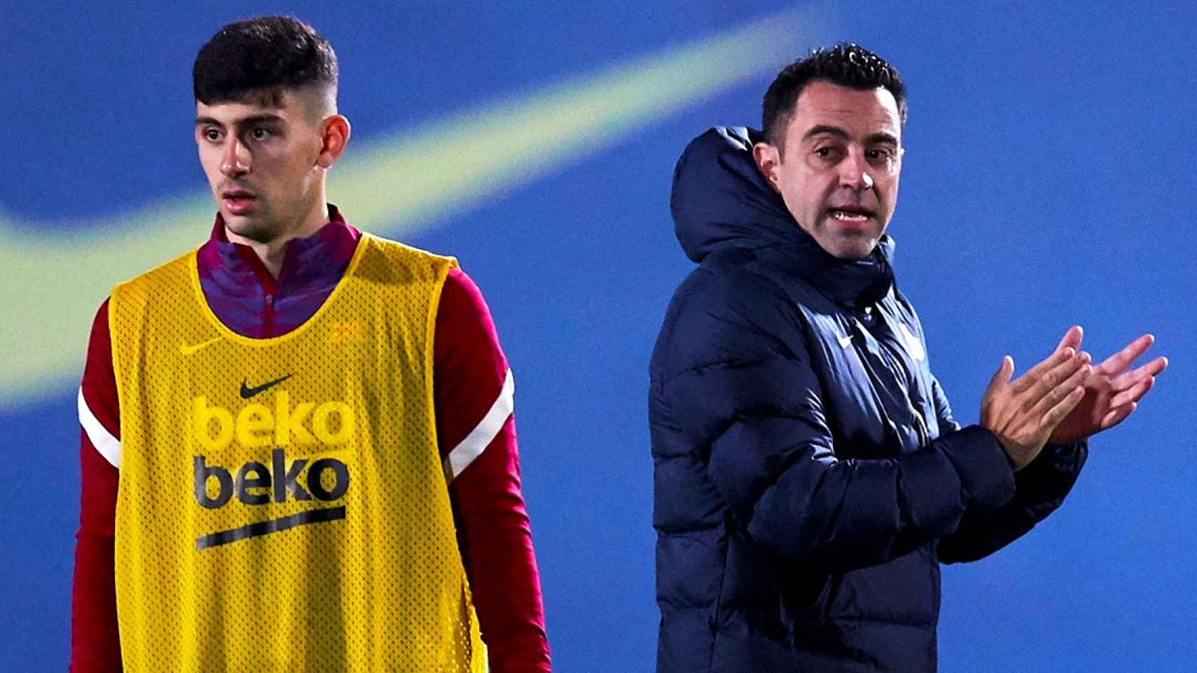 Yusuff Demir junto a Xavi Hernández en un entrenamiento del Barça / FCB