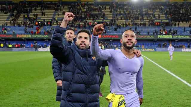 Memphis Depay con Jordi Alba con el Barça FCB