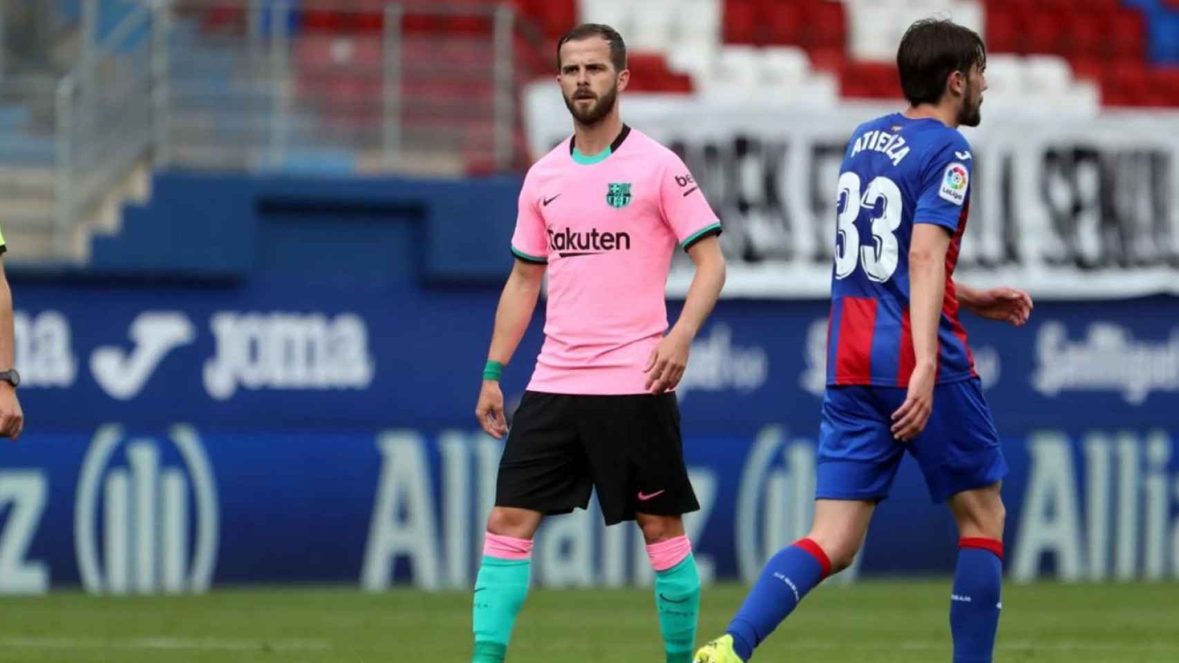 Miralem Pjanic jugando contra el Eibar / FC Barcelona