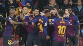 Los jugadores del Barça celebrando el gol de Luis Suárez / EFE