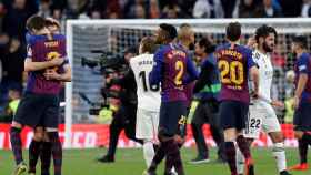 Los futbolistas del FC Barcelona celebran la última victoria en el Santiago Bernabéu / EFE