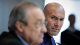 Florentino Pérez y Zidane en una rueda de prensa / TWITTER