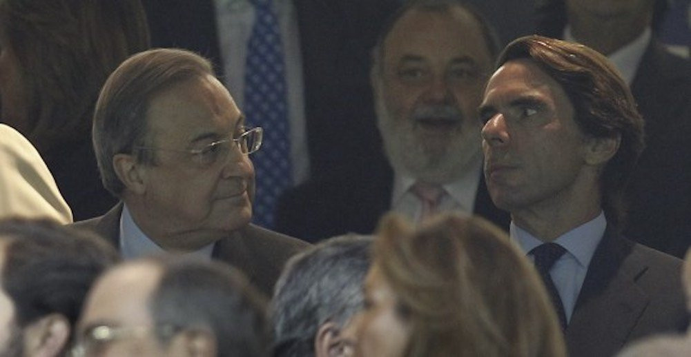 Una foto de archivo de Florentino Pérez y José María Aznar en el palco del Bernabéu / EFE