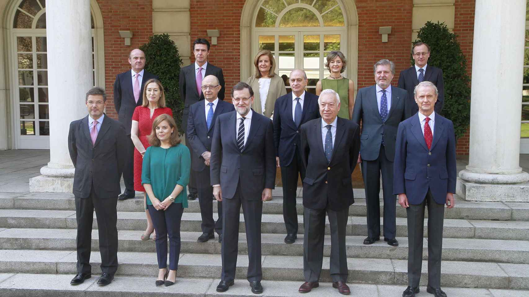 Foto de familia del gobierno de España, ahora en funciones.